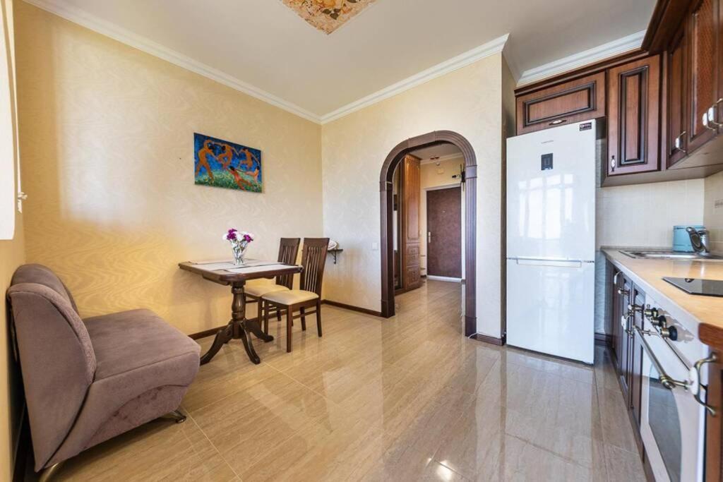 קייב Apartments With Crazy Panoramic View Of The Dniepr מראה חיצוני תמונה