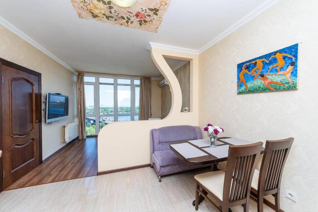 קייב Apartments With Crazy Panoramic View Of The Dniepr מראה חיצוני תמונה