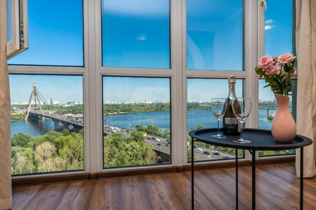 קייב Apartments With Crazy Panoramic View Of The Dniepr מראה חיצוני תמונה
