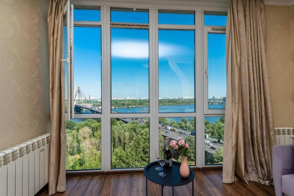 קייב Apartments With Crazy Panoramic View Of The Dniepr מראה חיצוני תמונה
