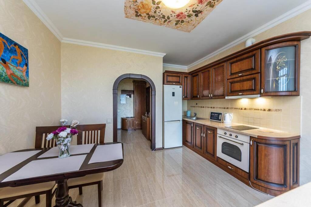 קייב Apartments With Crazy Panoramic View Of The Dniepr מראה חיצוני תמונה